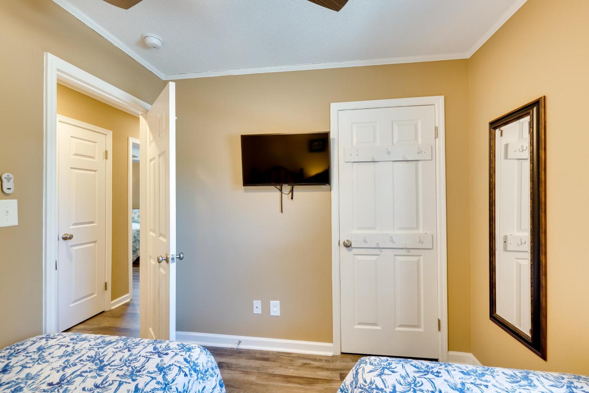 Lovely Emerald Isle Home, Walk To Beach! Esterno foto