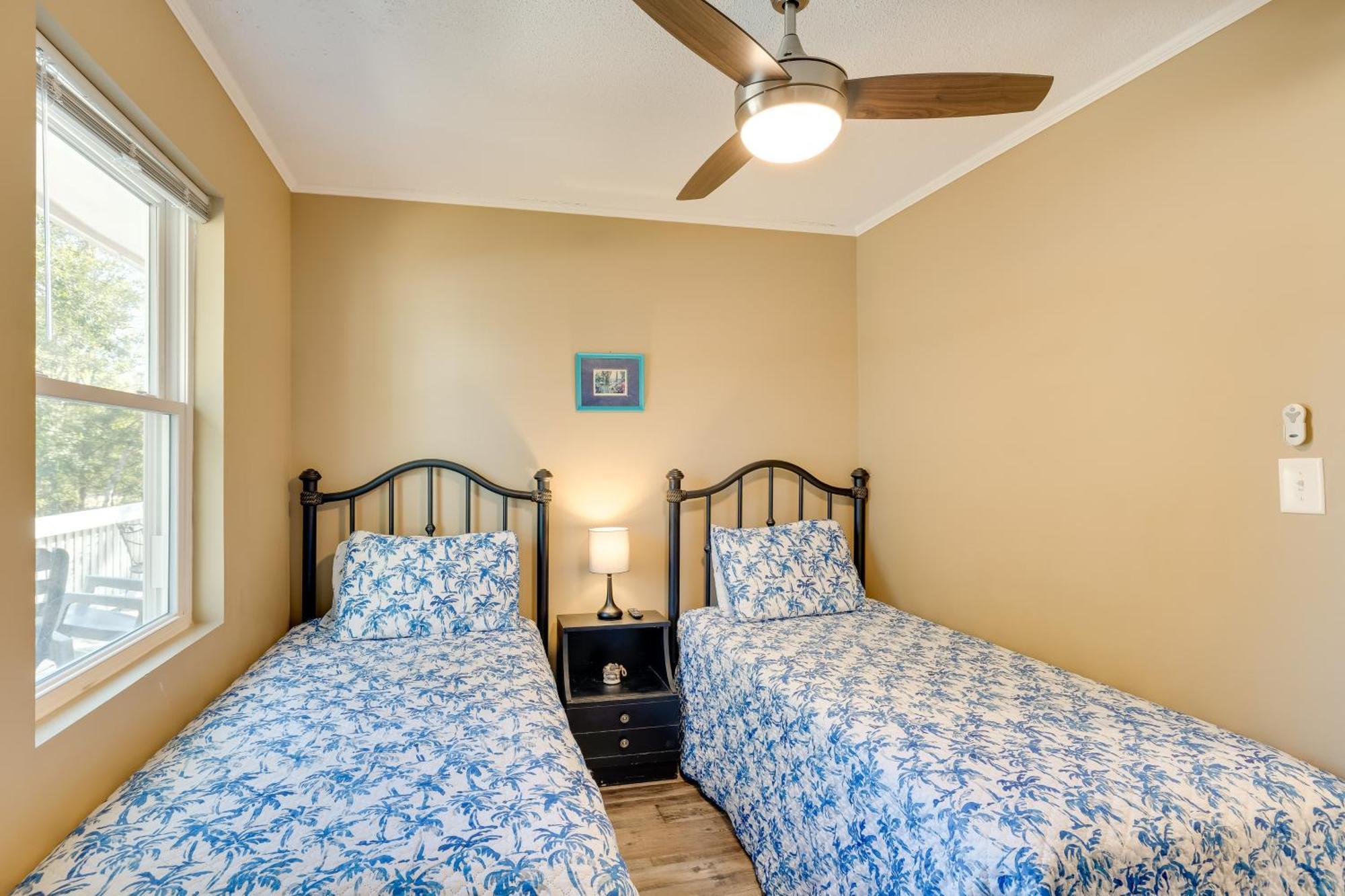 Lovely Emerald Isle Home, Walk To Beach! Esterno foto
